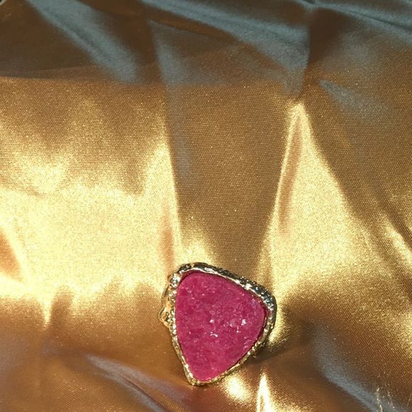 Jewelry - Pink stone ring